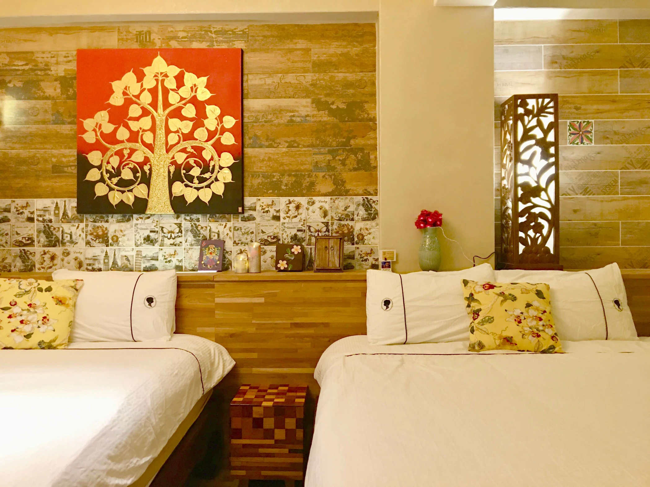 金門老柚木民宿 - 金門特色民宿 微光豪華四人房 - 空間展示 5：質感手工柚木家具與復刻花磚空間